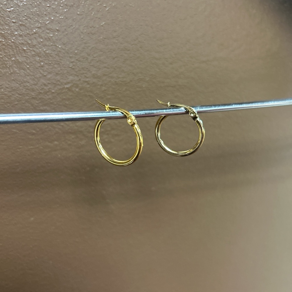 Vera small golden hoops